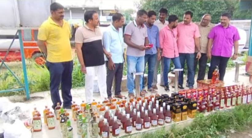 200 bottle liquor seized