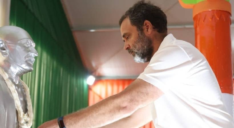 Rahul Gandhi pays tributes to Mahatma Gandhi
