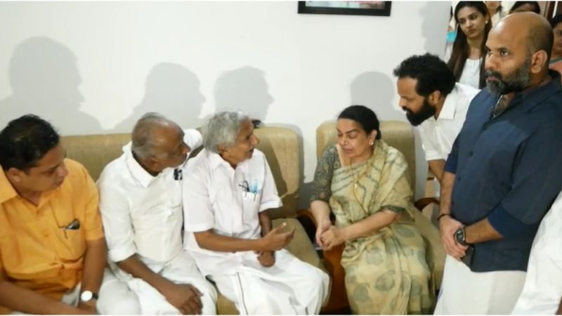 oommen chandy at kodiyeri balakrishnan's home