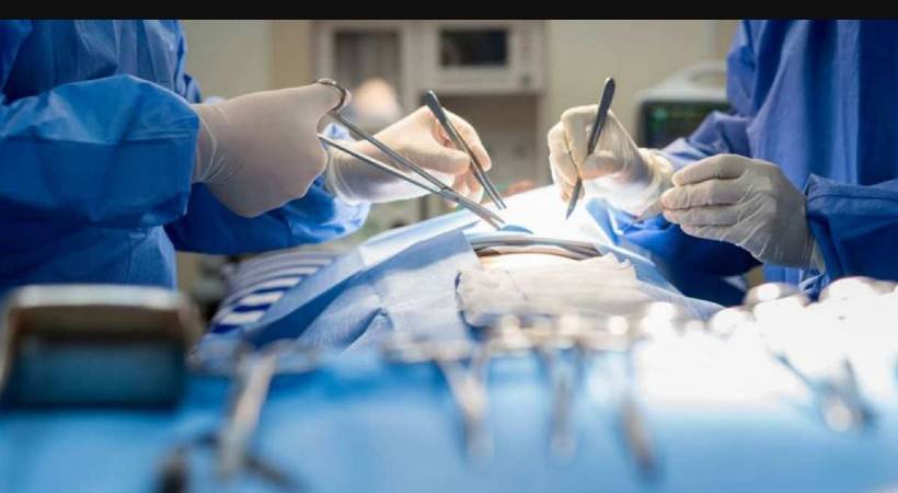 Scissors stuck in stomach during surgery; Human Rights Commission filed a case