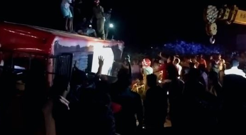 വടക്കഞ്ചേരിയിൽ വൻ വാഹനാപകടം, സ്കൂളിൽ നിന്ന് ടൂര് പോയ ബസും കെഎസ്ആര്ടിസിയും കൂട്ടിയിടിച്ചു; 9 മരണം; 12 പേർക്കു ഗുരുതര പരിക്ക് ടക്കഞ്ചേരിയിൽ വൻ വാഹനാപകടം, സ്കൂളിൽ നിന്ന് ടൂര് പോയ ബസും കെഎസ്ആര്ടിസിയും കൂട്ടിയിടിച്ചു; 9 മരണം; 12 പേർക്കു ഗുരുതര പരുക്ക്… Read more at: https://www.manoramaonline.com/news/latest-news