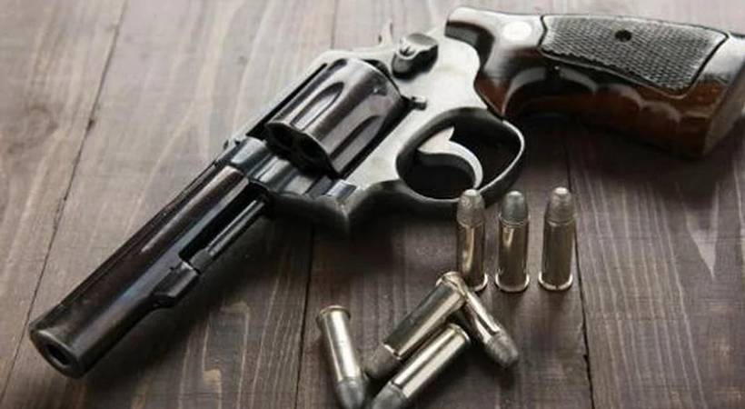policeman's pistol was stolen while traveling in a private bus
