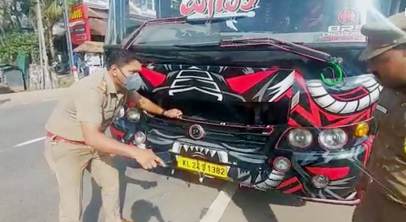ranni tourist bus seized by police