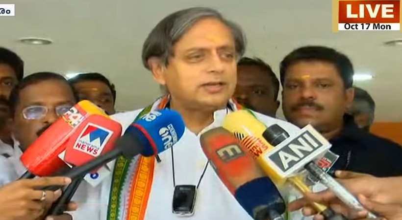 shashi tharoor gandhi family