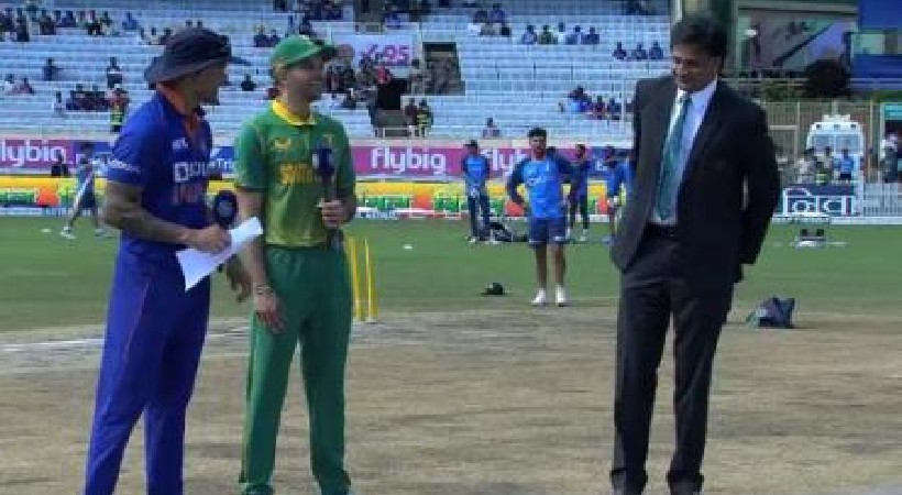 Srinath forgets coin toss