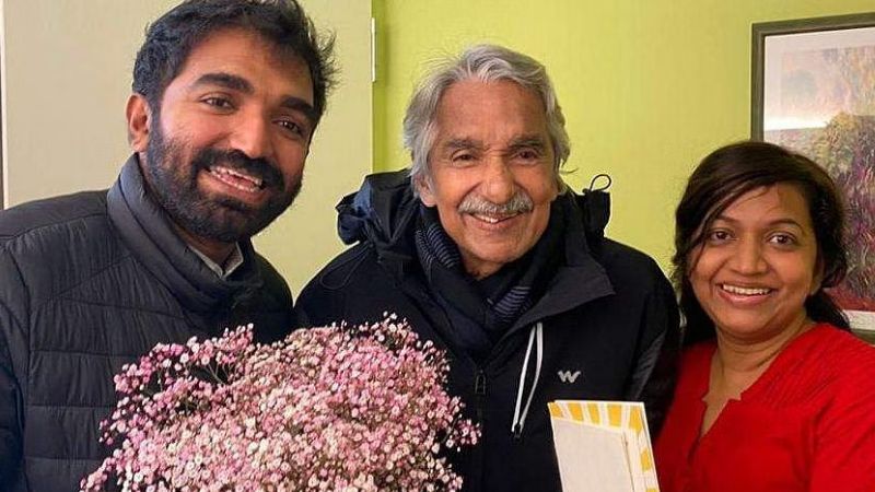 oommen chandy returned to kerala after treatment