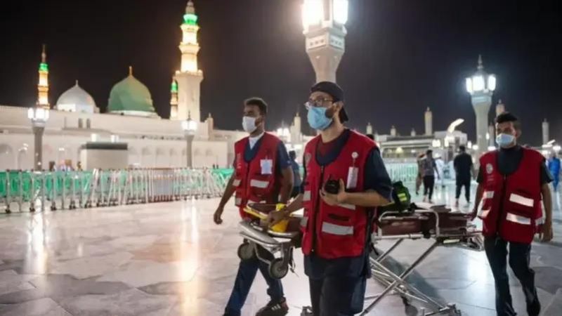 Woman delivers baby in Prophet’s Mosque courtyard