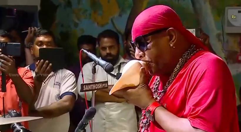 drummer sivamani at sabarimala