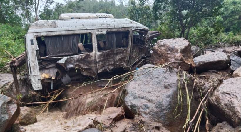 munnar landslide search continues