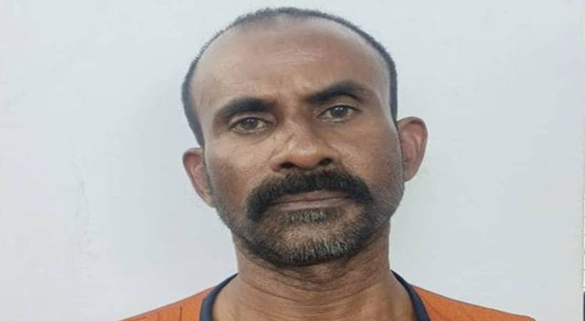 manavalan Shah Jahan arrested stealing 8 lakh gold