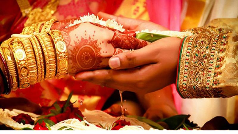 Bridegroom returns dowry to parents in law