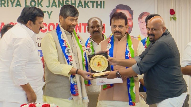 ram vilas paswan media award deepak dharmadam