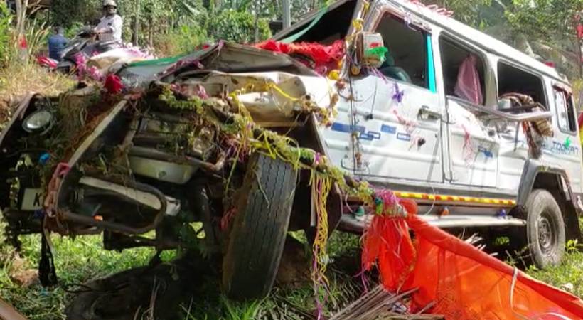 Sabarimala pilgrims van accident Seven injured