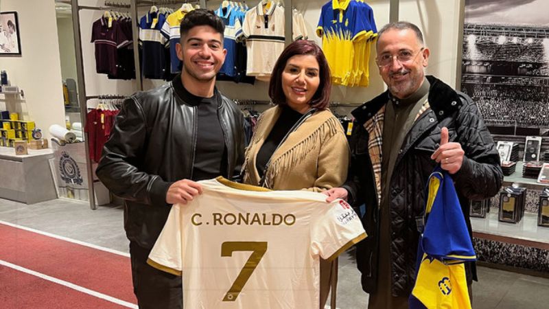 Al Nassr fans flock to buy Cristiano Ronaldo jersey