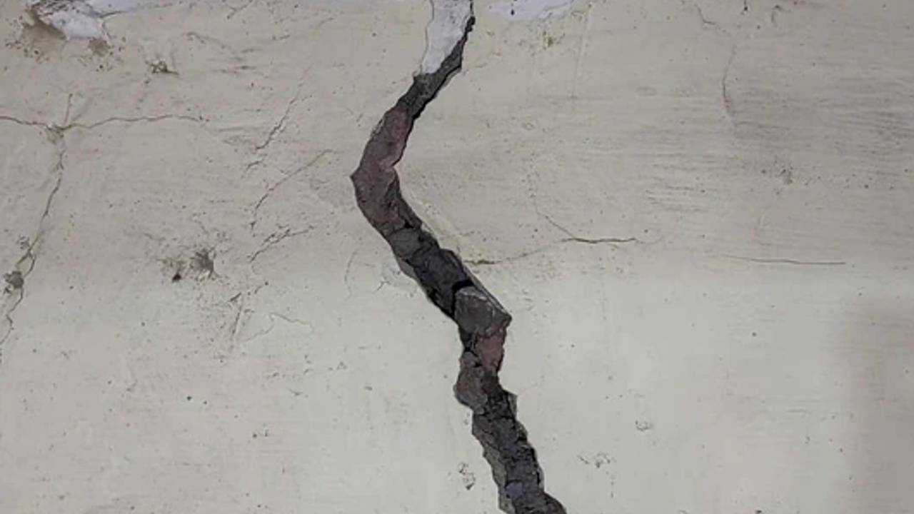 cracks found in uttar pradesh aligarh