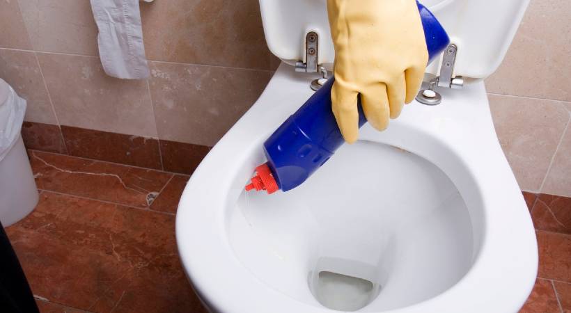 dispute between neighbors toilet cleaner thrown