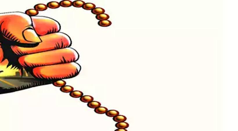 gold chain snatched from thrissur woman