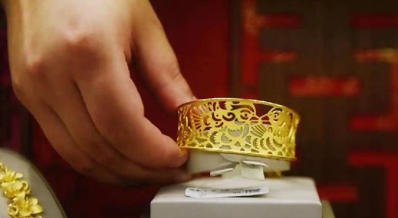 gold price drops after hike