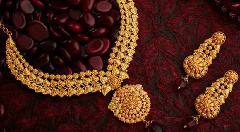 gold price drops by 10rs