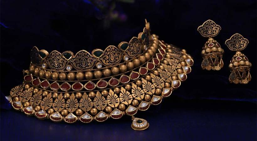 gold price increased by 400