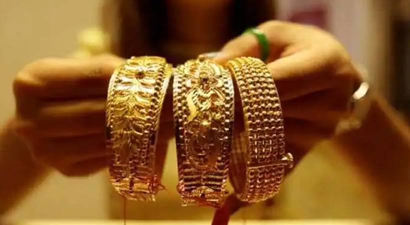 gold rate decreased by 320rs
