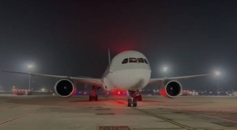 Qatar Airways started Dreamliner flight service