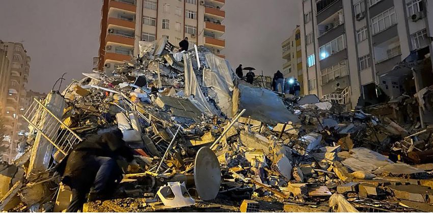 EARTH QUAKE