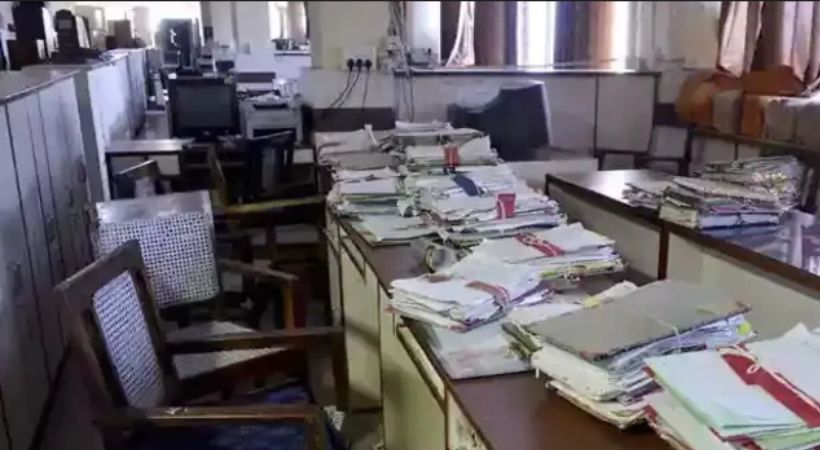 kozhikode sub collector office employees mass leave