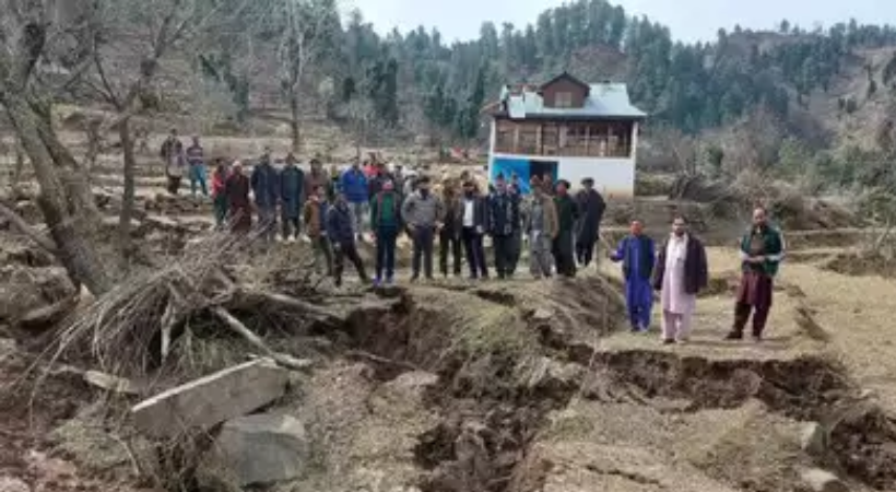Landslides in Jammu Kashmir 13 families lost their homes