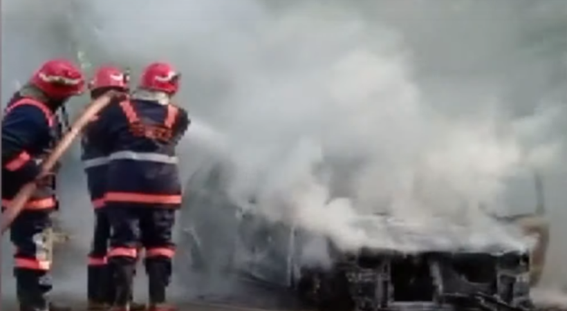 Alto 800 caught fire while running in Ernakulam