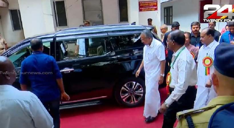 protest against excessive security of pinarayi vijayan