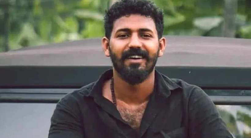 Complaint by DYFI leader police to arrest Akash Thillankeri