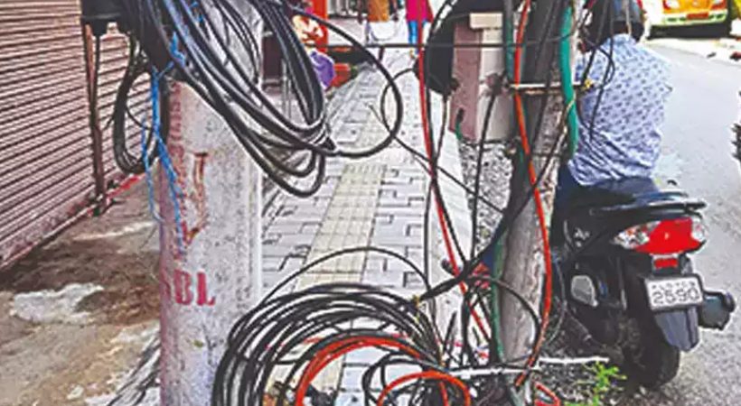 11 year old boy fell off from cycle after cable tangled