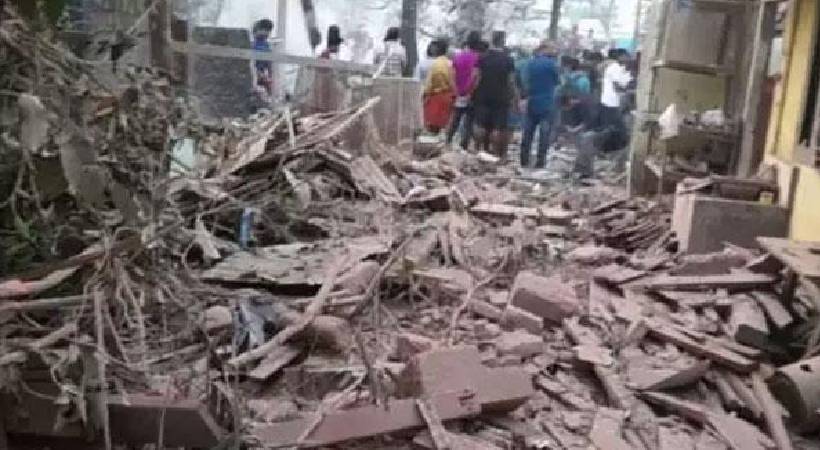 varapuzha explosion police takes case against firecracker shop owner