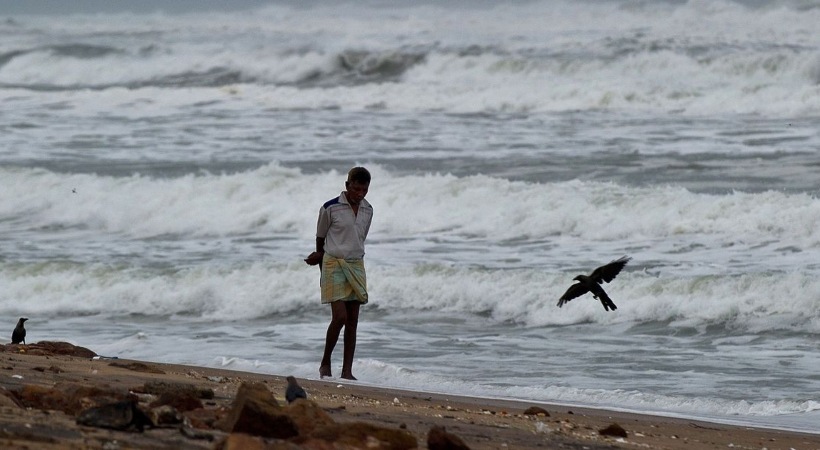 high waves on Kerala coast