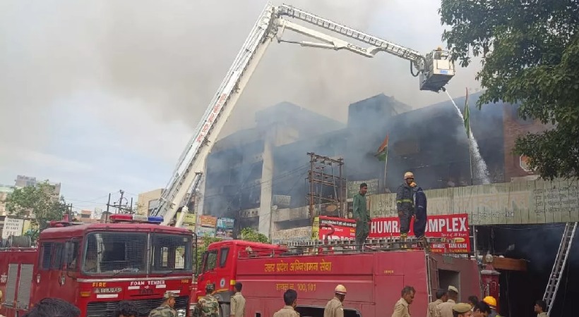Massive fire at Hamraj Market in Kanpur