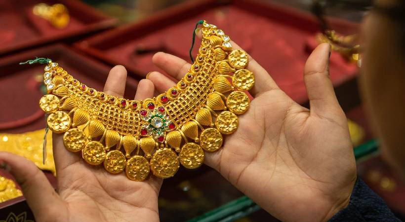 slight decrease in gold rate