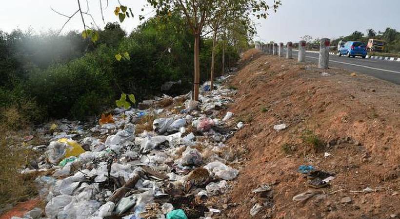waste disposed in kochi roadside