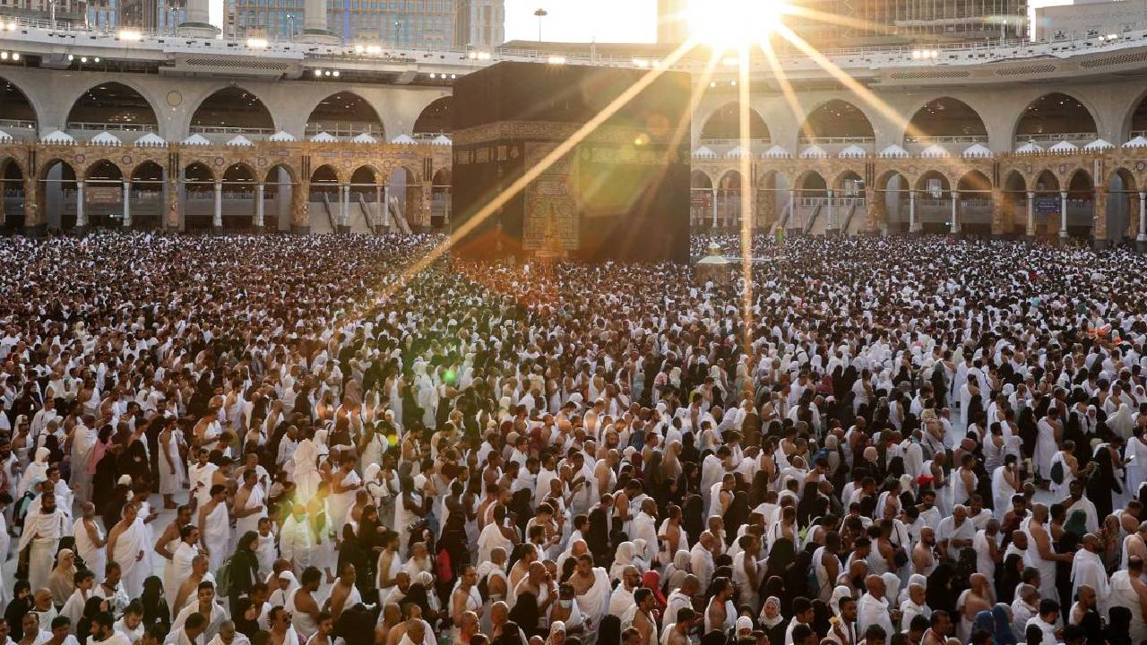 World's largest community Iftar at Haram mosque Mecca