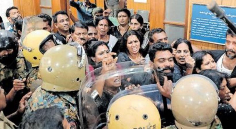 Opposition councillors protest at corporation office Brahmapuram fire