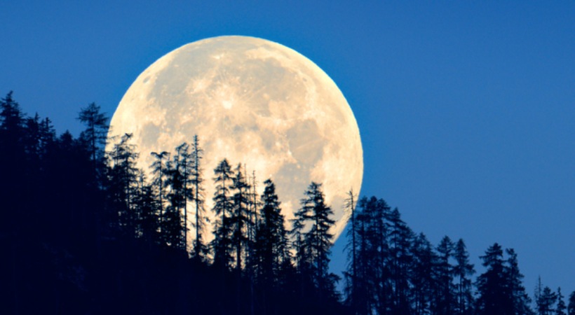 What time is it on moon?