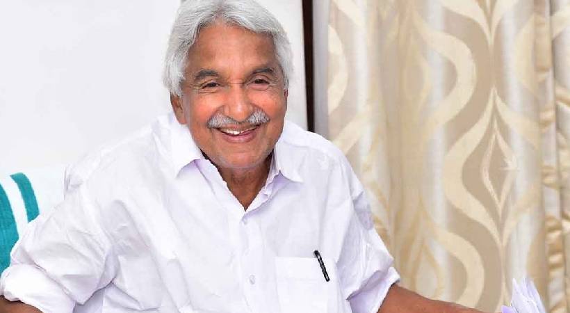 Oommen Chandy attack case three accused sentenced to imprisonment