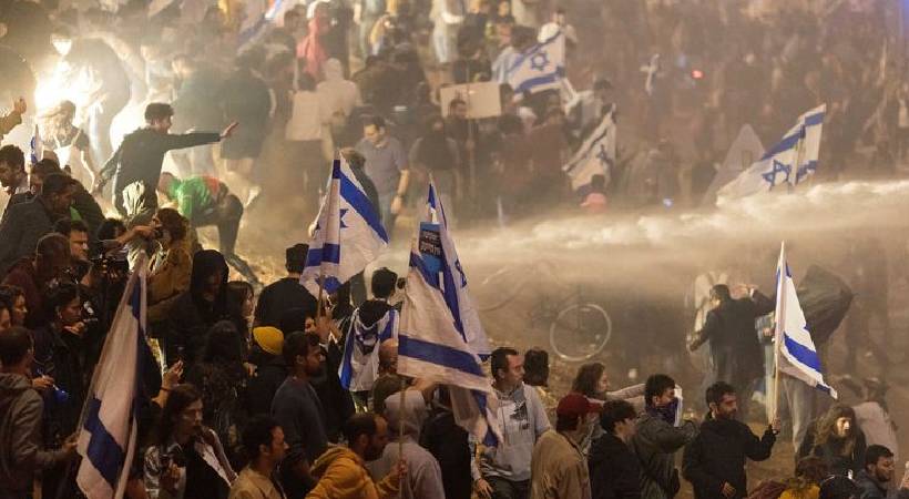 Israel Mob protests against Prime minister Benjamin Netanyahu