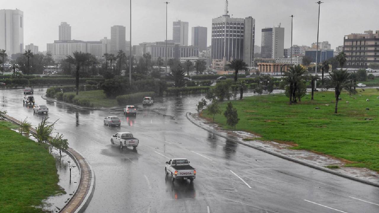 Rain with thunder and dust storm in Saudi Arabia