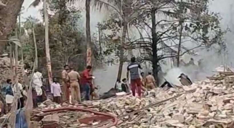 varapuzha fire crakcer fir