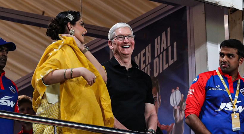 Apple CEO Tim Cook was seen alongside Sonam Kapoor in the DC vs KKR IPL 2023 game.
