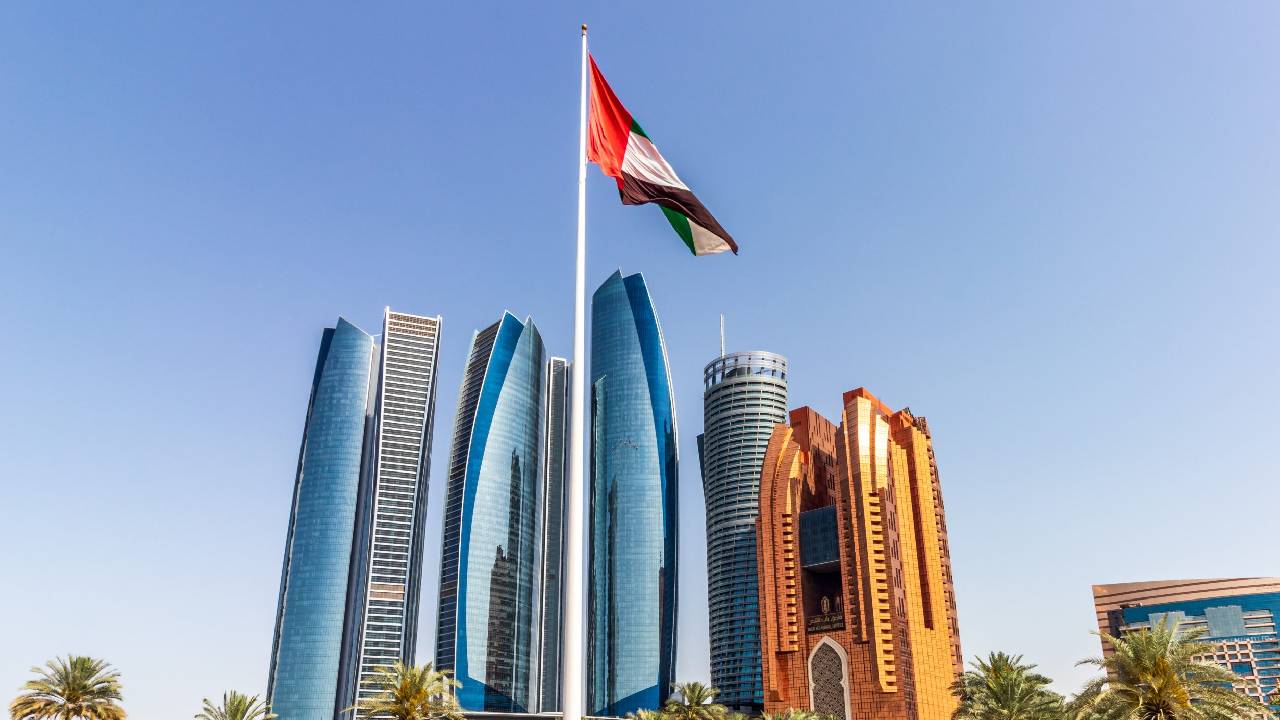 UAE introduced new restrictions on issuing visitor visas to foreigners