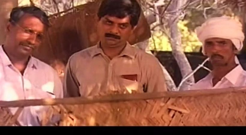 Mamukkoya's role as a teacher Doore Doore Oru Koodu Koottam