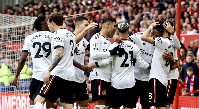 Image of manchester united team celebrating