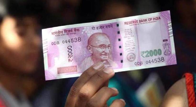 Decision to withdraw 2000 currency notes is stupid says Economist VK Prasad
